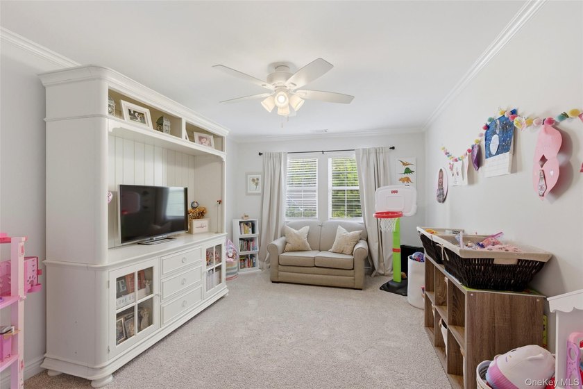 Welcome to 84 Erik Drive, a beautifully updated Devon end unit - photo 22