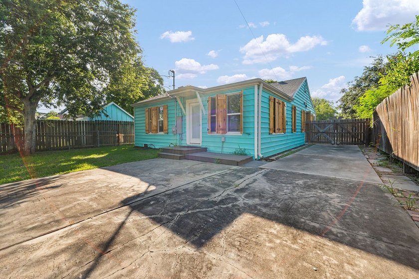This beautifully renovated home is located in the Del Monte - photo 36