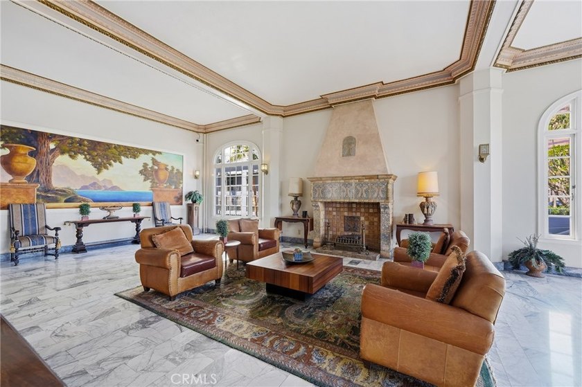 Fully furnished, turnkey condo in the heart of Downtown Long - photo 8