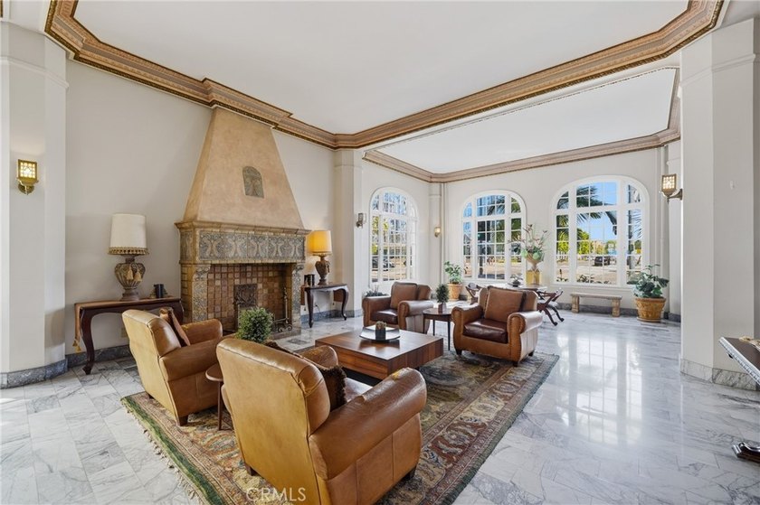 Fully furnished, turnkey condo in the heart of Downtown Long - photo 9