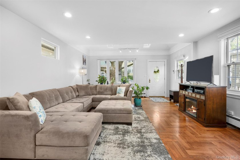 Welcome to 2839 Wellman Avenue, a well maintained single family - photo 3