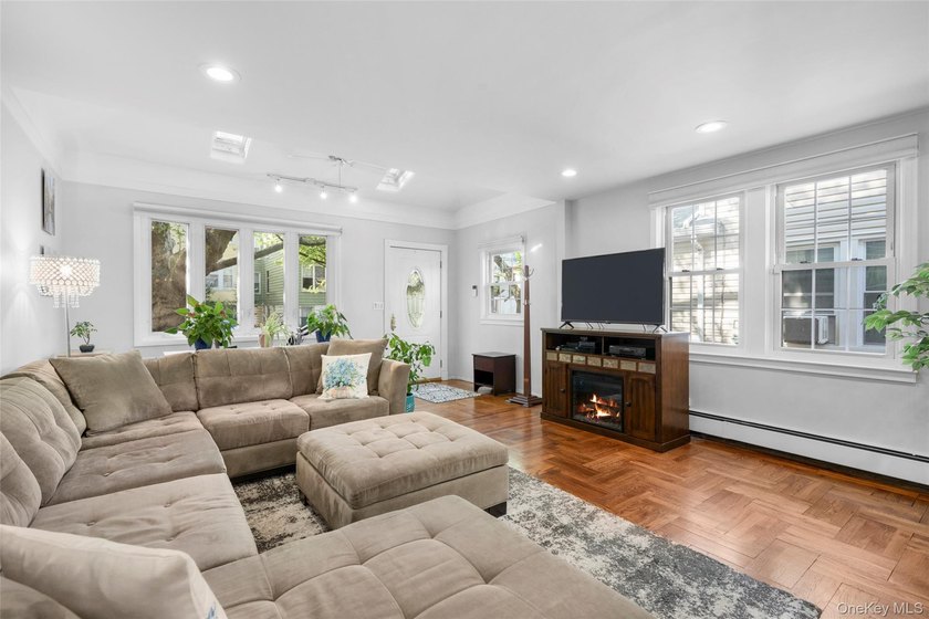 Welcome to 2839 Wellman Avenue, a well maintained single family - photo 4