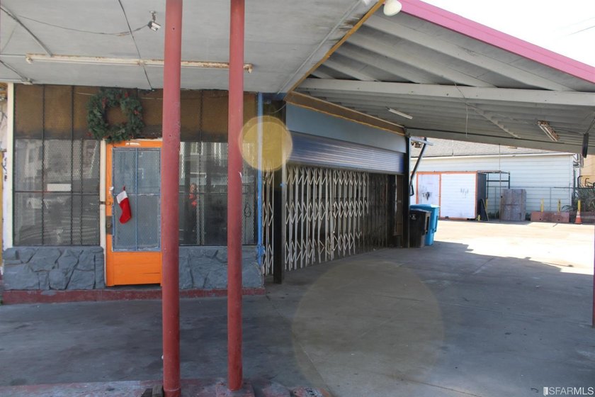 Commercial building on lot zoned RH2 with possibility of third - photo 8