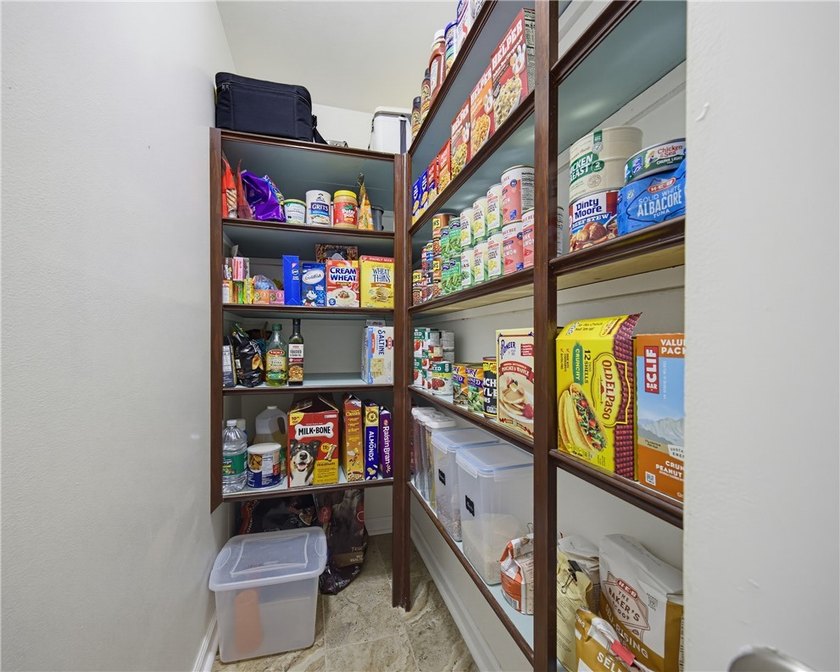 LOCATED in the heart of Portland! This beautifully maintained - photo 11