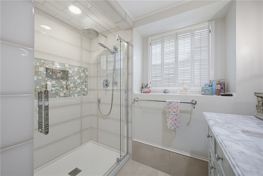 LOCATED in the heart of Portland! This beautifully maintained - photo 21
