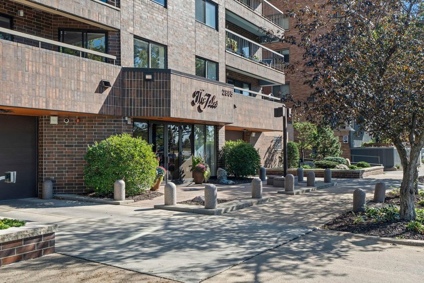 Enjoy an exceptional Minneapolis location in the heart of the - photo 3