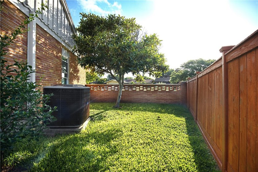 LOCATED in the heart of Portland! This beautifully maintained - photo 30