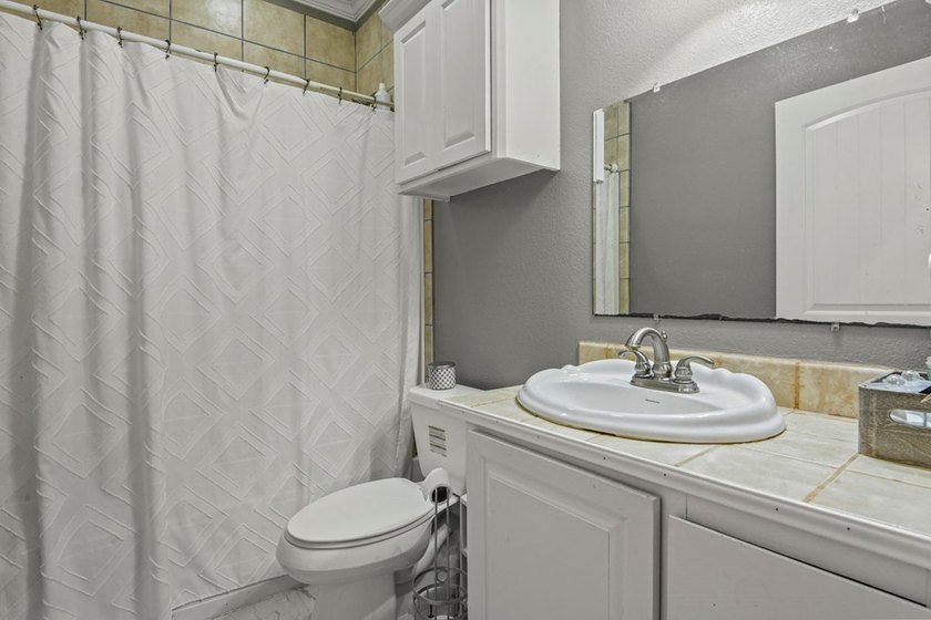 Great Home for Entertaining! This home is just off Hwy. 90 on a - photo 12
