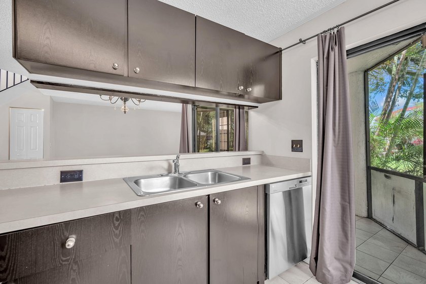 Spacious 2-story townhome in the Deer Pointe community of - photo 15