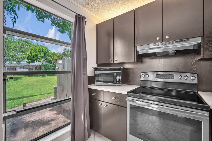 Spacious 2-story townhome in the Deer Pointe community of - photo 16