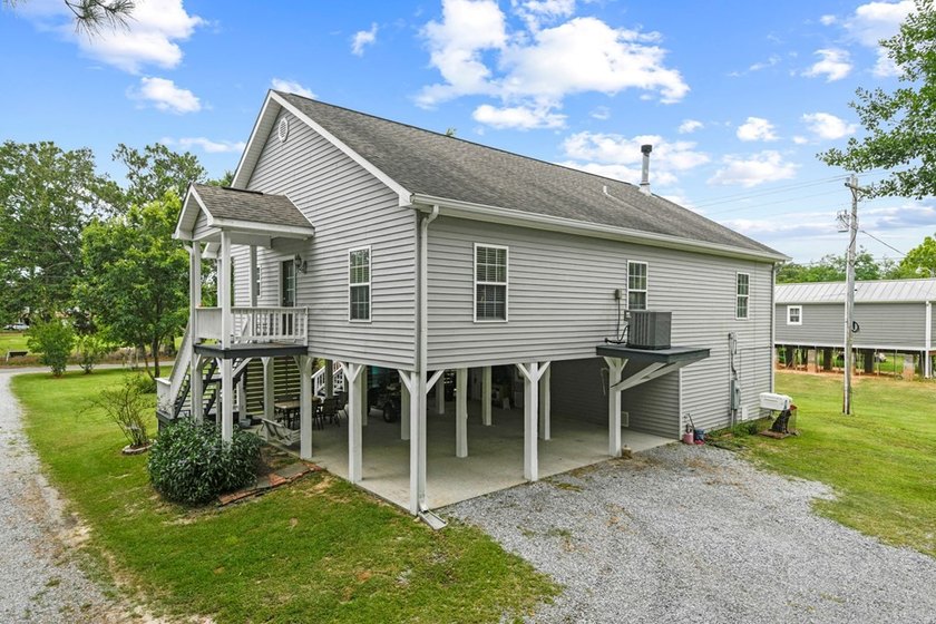 Great Home for Entertaining! This home is just off Hwy. 90 on a - photo 18