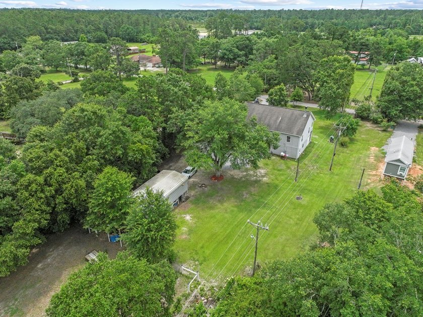 Great Home for Entertaining! This home is just off Hwy. 90 on a - photo 23