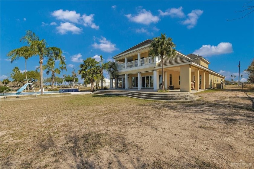 Gorgeous lakeside retreat offering the perfect getaway or - photo 24