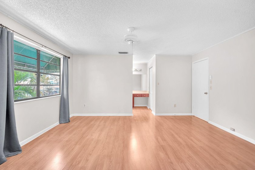 Spacious 2-story townhome in the Deer Pointe community of - photo 25