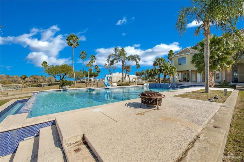 Gorgeous lakeside retreat offering the perfect getaway or - photo 26