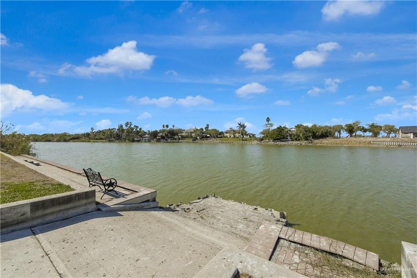 Gorgeous lakeside retreat offering the perfect getaway or - photo 29