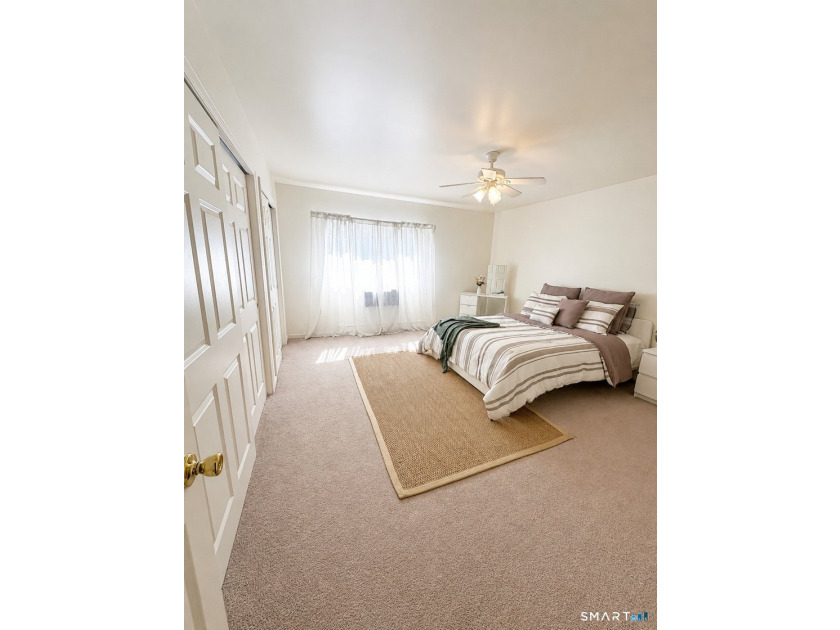 Move right into this beautifully updated 1-bedroom, 1-bath condo - photo 6