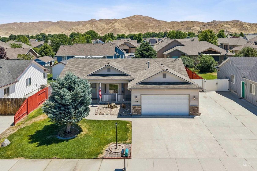 Welcome to this beautifully maintained 3-bedroom, 2-bath - photo 2