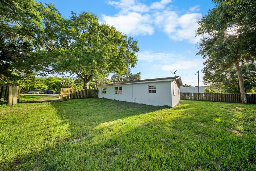 Unique opportunity to own a secluded property in the heart of - photo 13