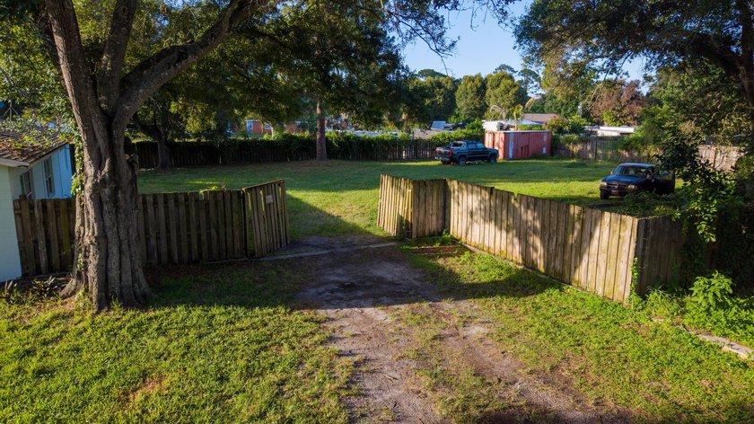 Unique opportunity to own a secluded property in the heart of - photo 14