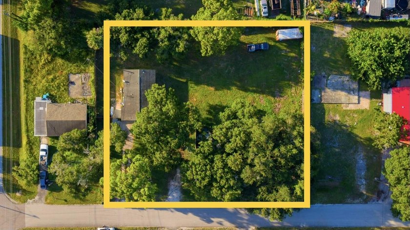 Unique opportunity to own a secluded property in the heart of - photo 16