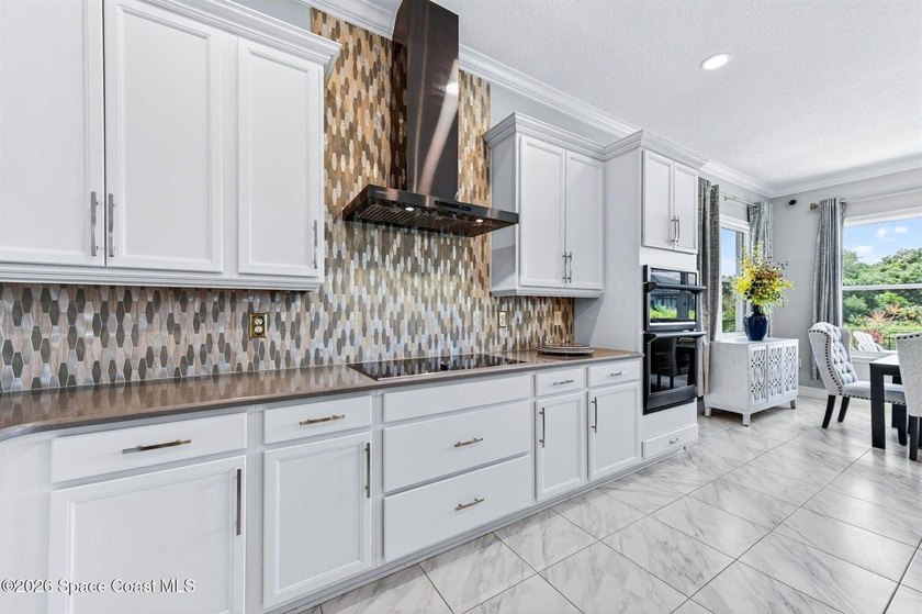 Stunning Executive Pool Home located in the gated community of - photo 8
