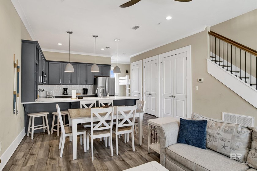 Beautifully decorated 3bed/4bath coastal home with views of the - photo 4