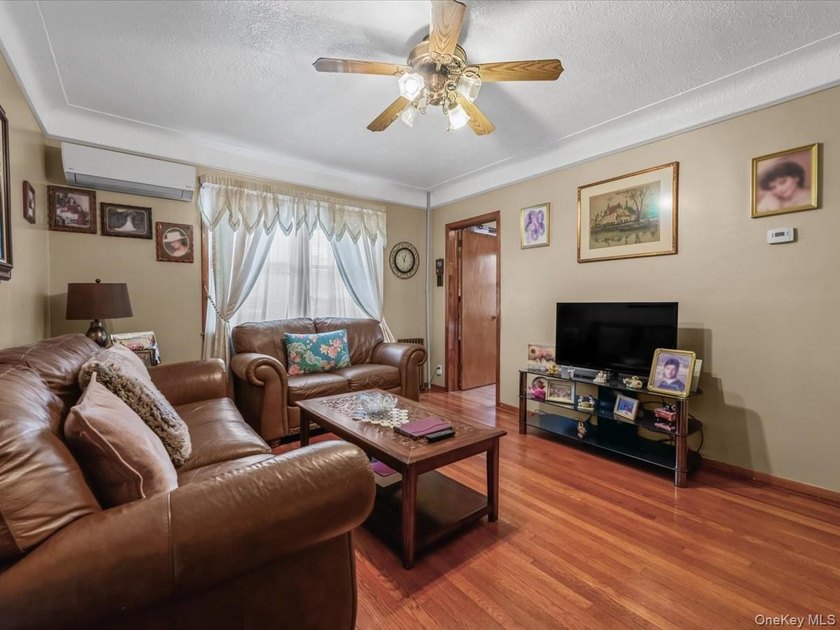 Detached Two-Family in the Heart of Flushing An exceptional - photo 4