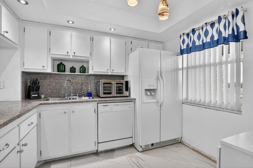 Enjoy relaxed South Florida living in this 1-bedroom, 1.5-bath - photo 12