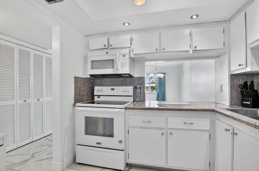 Enjoy relaxed South Florida living in this 1-bedroom, 1.5-bath - photo 13