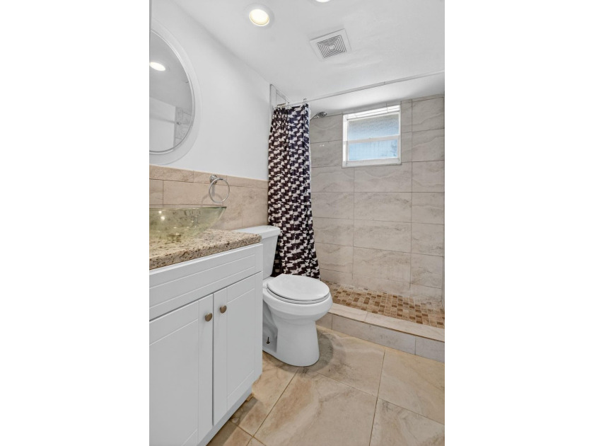 Enjoy relaxed South Florida living in this 1-bedroom, 1.5-bath - photo 21