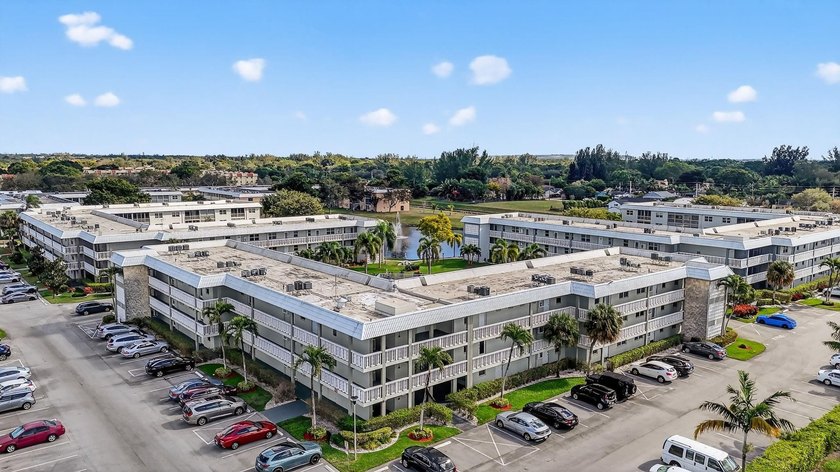 Enjoy relaxed South Florida living in this 1-bedroom, 1.5-bath - photo 26