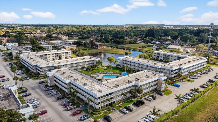 Enjoy relaxed South Florida living in this 1-bedroom, 1.5-bath - photo 27