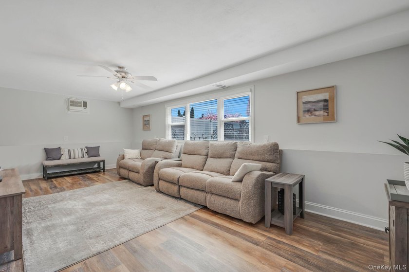 Immaculate, move-in ready multi-level home located in the heart - photo 4