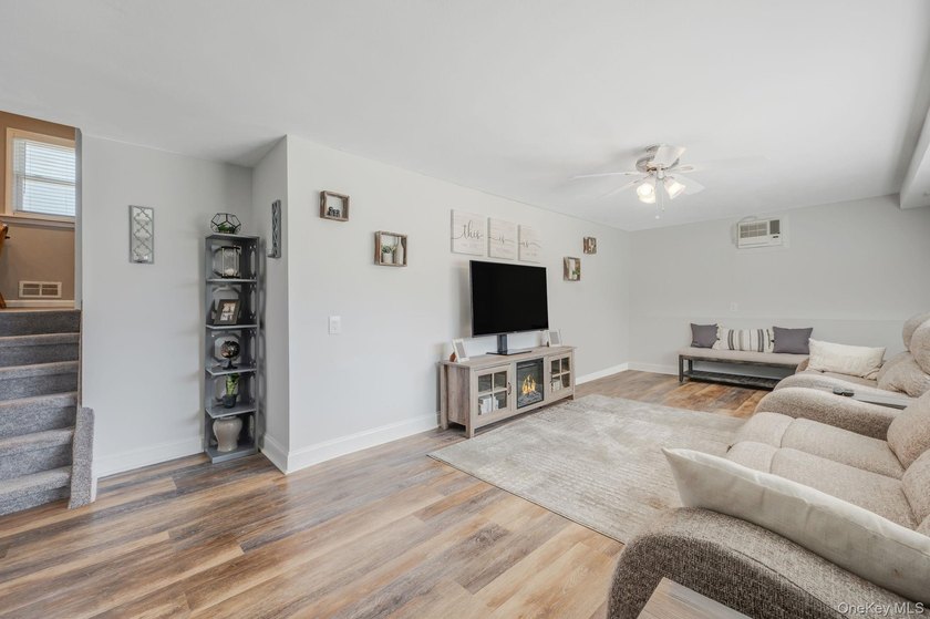 Immaculate, move-in ready multi-level home located in the heart - photo 6