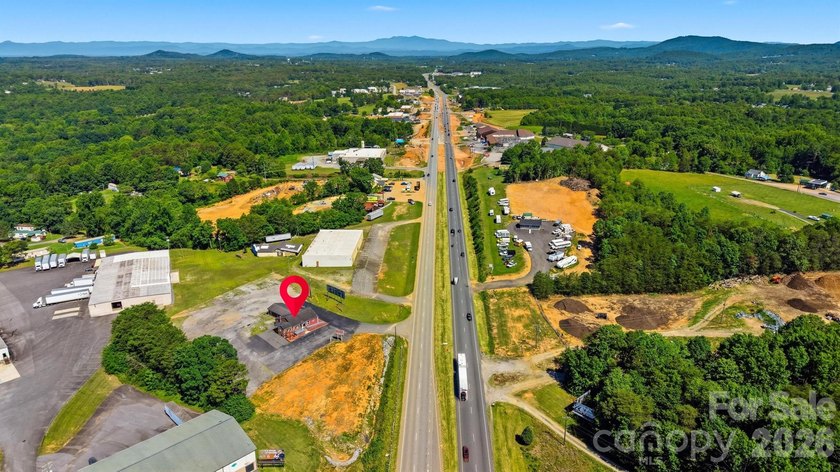 3497 Hickory Blvd in Hudson, North Carolina presents an - photo 3