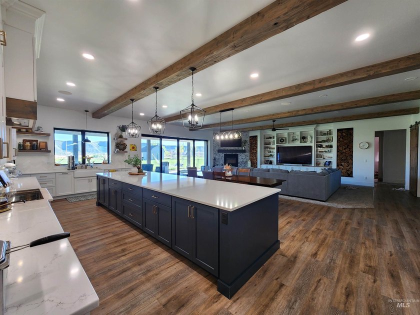 Experience 5 acres of space and a custom-built residence - photo 5