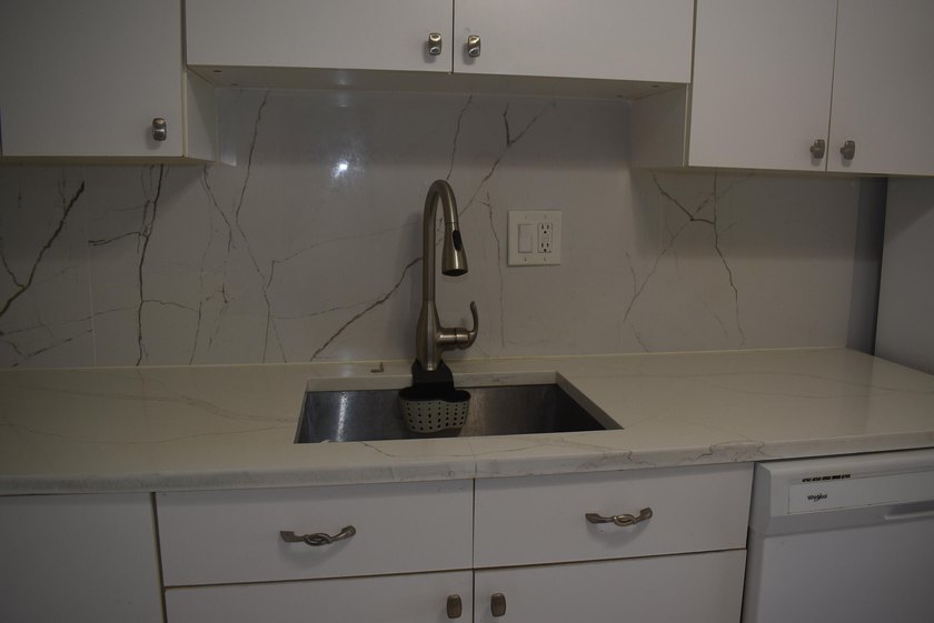 Beautifully remodeled 2-bedroom, 2-bath villa located in the - photo 15