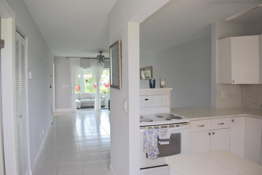 Beautifully remodeled 2-bedroom, 2-bath villa located in the - photo 16