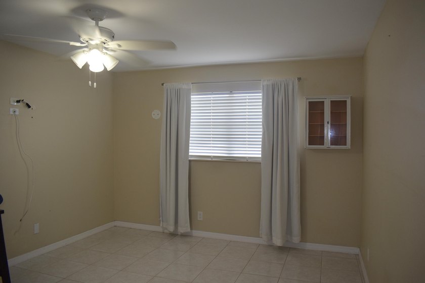 Beautifully remodeled 2-bedroom, 2-bath villa located in the - photo 20