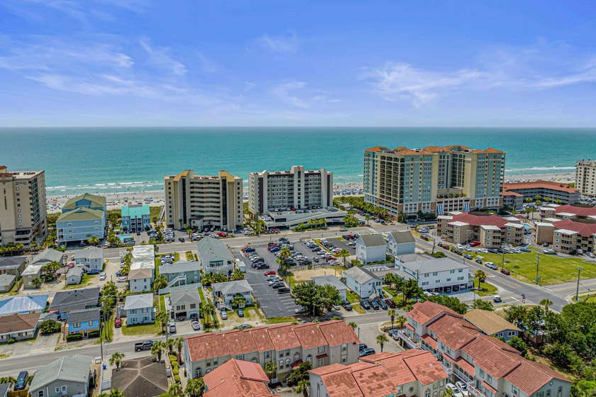 Windemere is an oceanfront building in the Ocean Drive section - photo 24