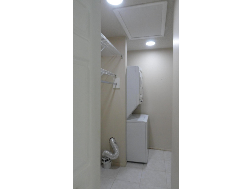 Beautifully remodeled 2-bedroom, 2-bath villa located in the - photo 25