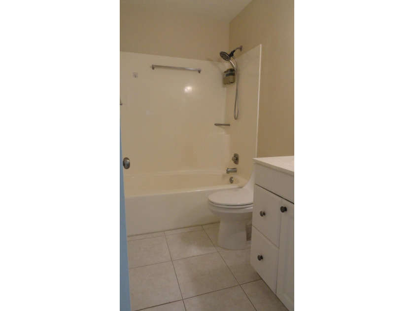 Beautifully remodeled 2-bedroom, 2-bath villa located in the - photo 26