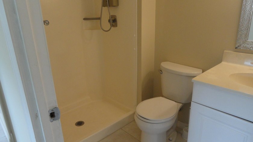 Beautifully remodeled 2-bedroom, 2-bath villa located in the - photo 31