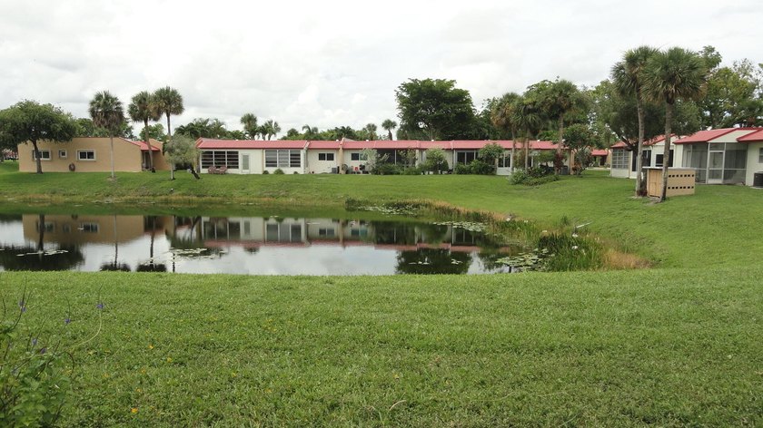 Beautifully remodeled 2-bedroom, 2-bath villa located in the - photo 33