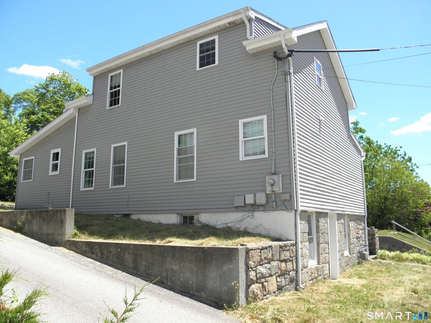This 4-bedroom Colonial in Pawcatuck could be just what you're - photo 3