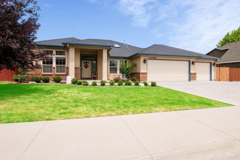 SPECIAL UPGRADE INCLUDED: Professional exterior house and - photo 4