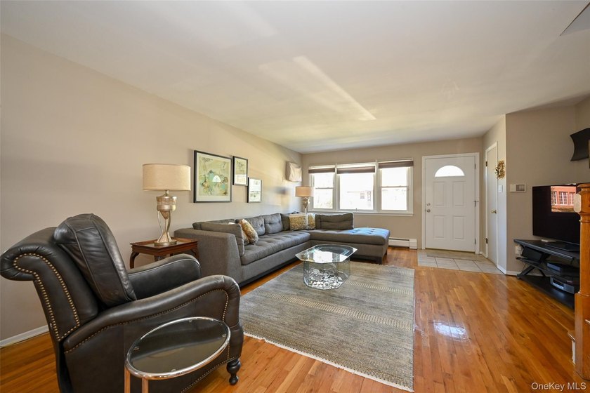 Well-maintained by long-time owners, this semi-detached Colonial - photo 4