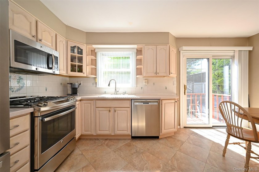 Well-maintained by long-time owners, this semi-detached Colonial - photo 8