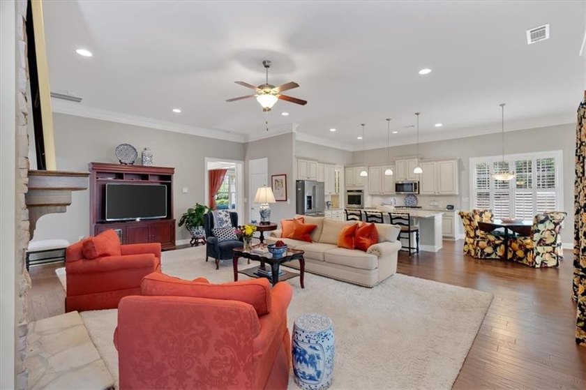 Welcome home to Soleil Laurel Canyon! Enjoy breathtaking views - photo 10
